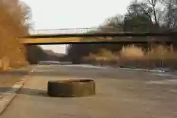 'Brücke und LKW Reifen' in a higher resolution