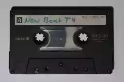 'maxell' in a higher resolution