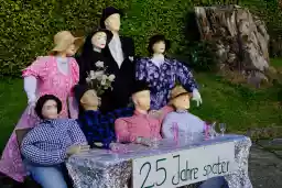 '25 Jahre später' in a higher resolution