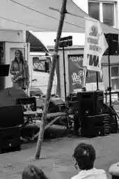 'Mary & The Poppins (Julia)' in a higher resolution