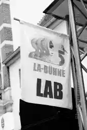 'LA-BÜHNE LAB' in a higher resolution
