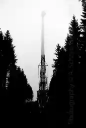 'Turm mit Generator und Kran Windkraftanlage' in a higher resolution